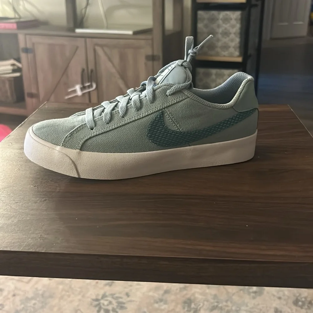 Women's Nike Sneakers - Picture 8 of 10